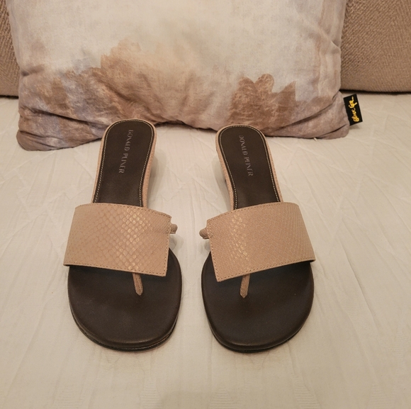 Donald J Pliner Vimm Sandal - Picture 4 of 12